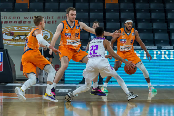 截然不同 截然不同